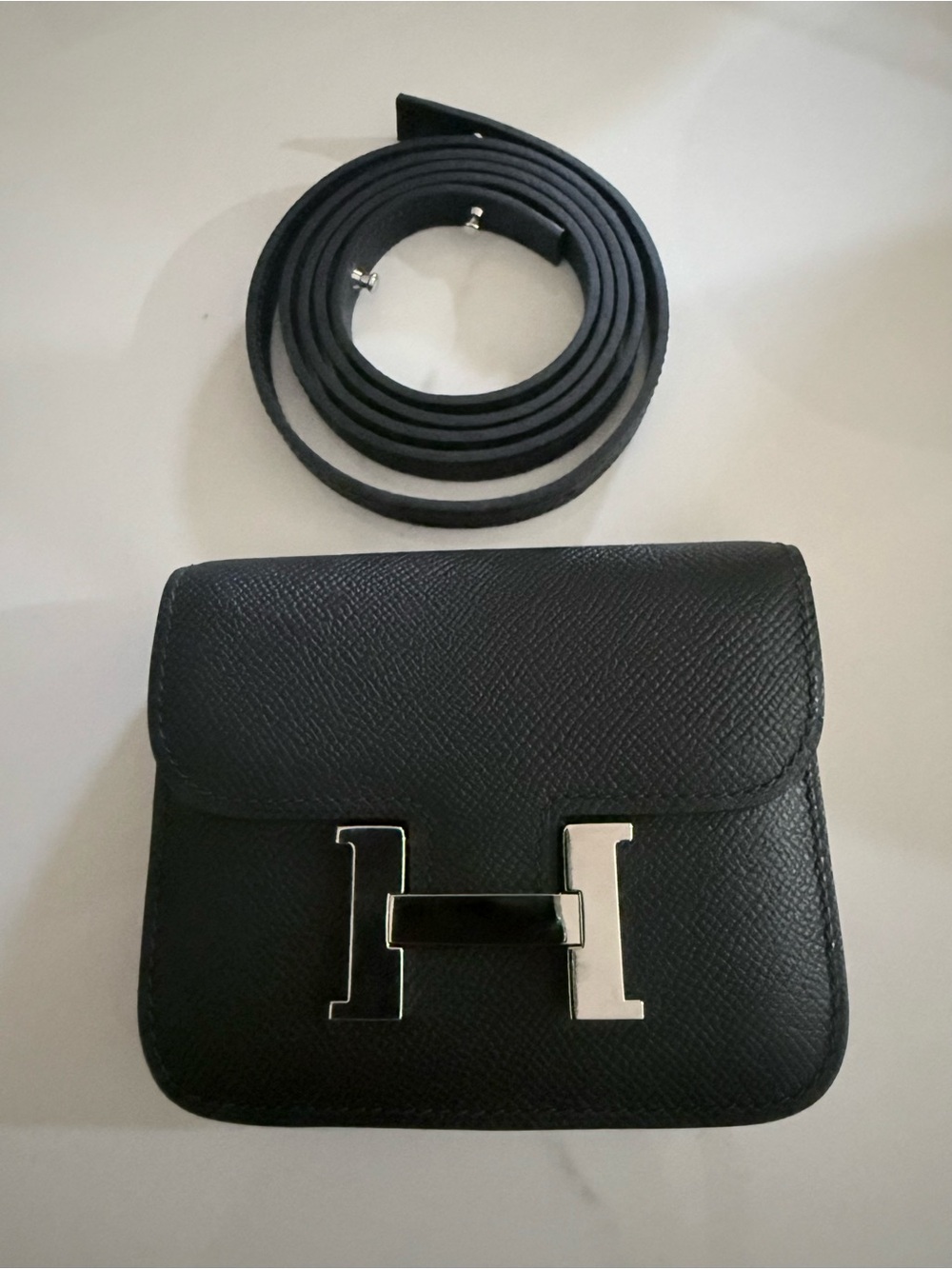 GRAY SLIM WALLET BELT WITH SILVER HARDWARE.